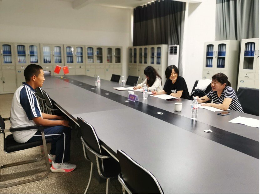 interviewing students for the concordia hope class 2